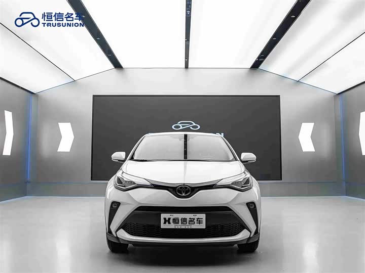 Фото 3 - Toyota C-HR