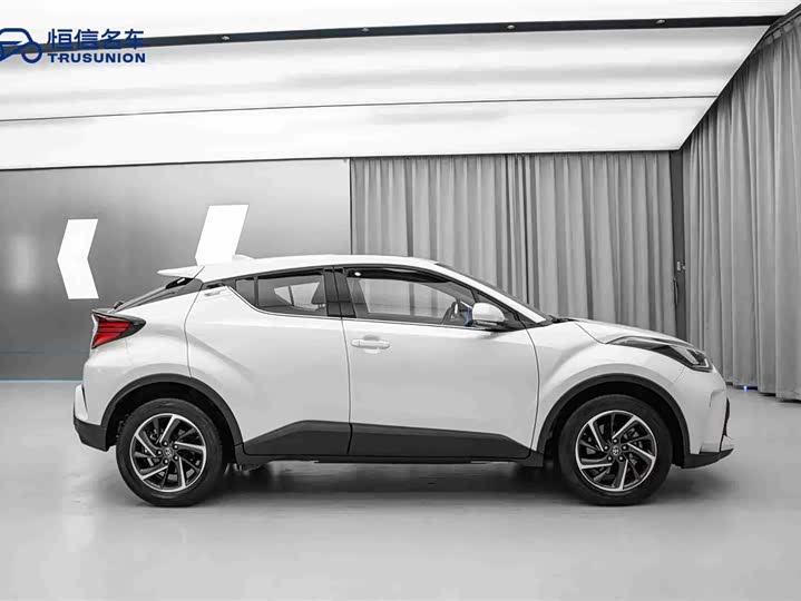 Фото 4 - Toyota C-HR