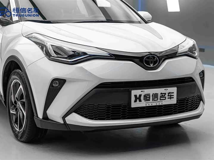 Фото 9 - Toyota C-HR
