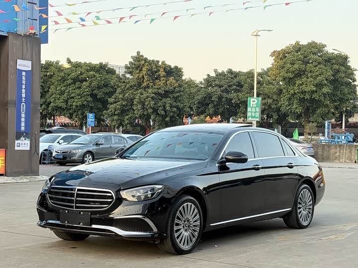 Фото 1 - Mercedes-Benz E-Class