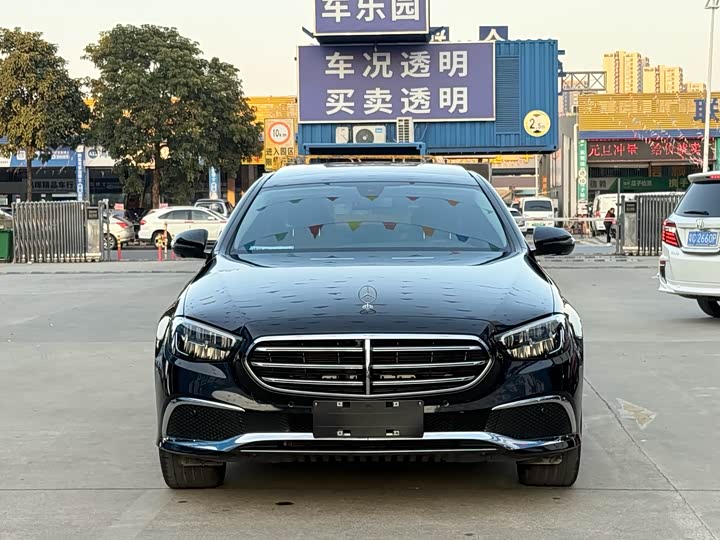 Фото 3 - Mercedes-Benz E-Class