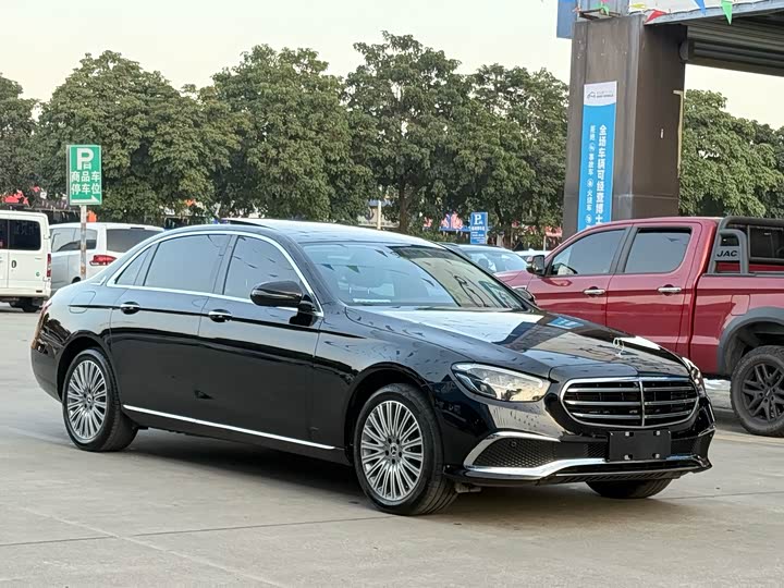 Фото 4 - Mercedes-Benz E-Class