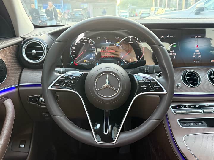 Фото 5 - Mercedes-Benz E-Class