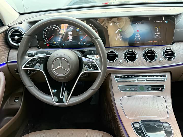 Фото 6 - Mercedes-Benz E-Class