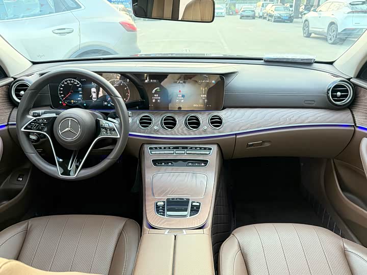 Фото 7 - Mercedes-Benz E-Class