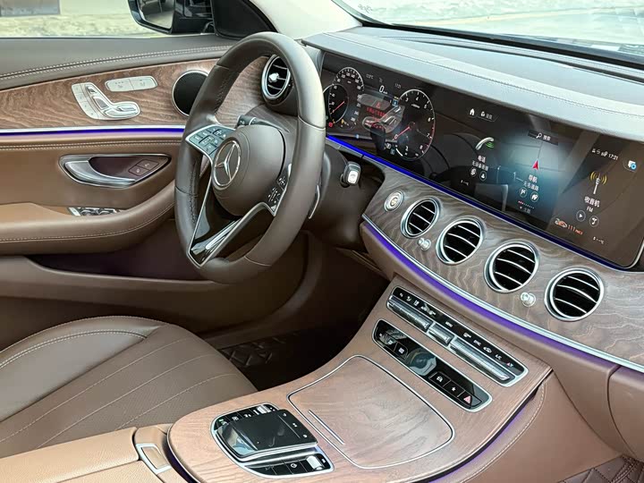 Фото 9 - Mercedes-Benz E-Class