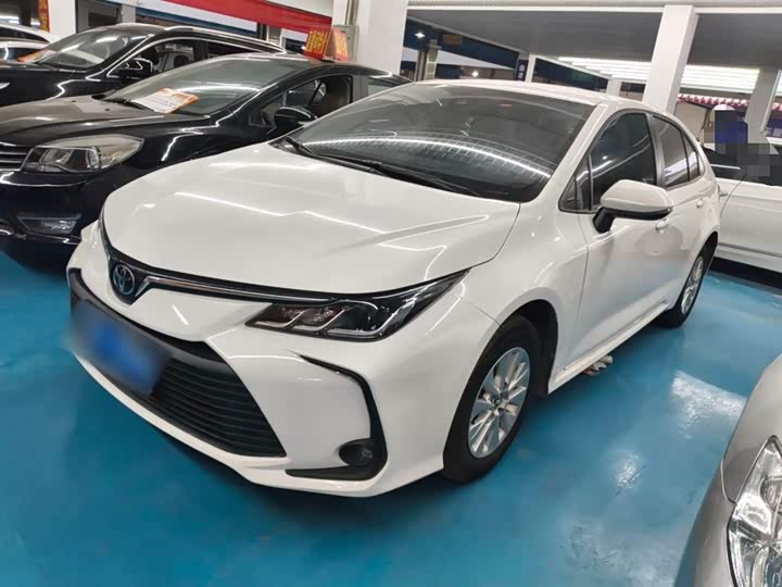 Фото 2 - Toyota Corolla