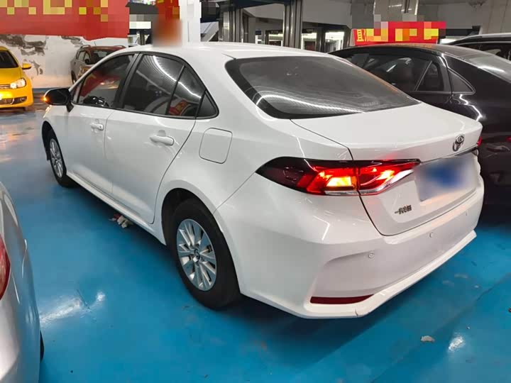 Фото 5 - Toyota Corolla