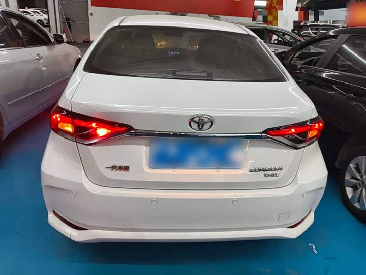 Фото 6 - Toyota Corolla