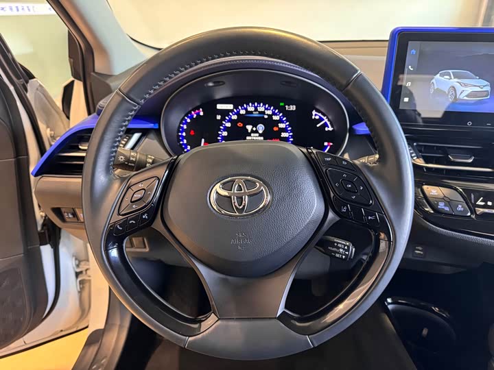 Фото 8 - Toyota C-HR