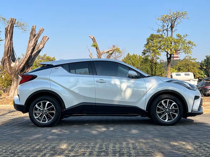 Фото 4 - Toyota Izoa