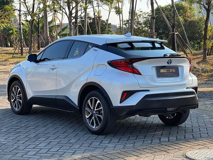 Фото 7 - Toyota Izoa