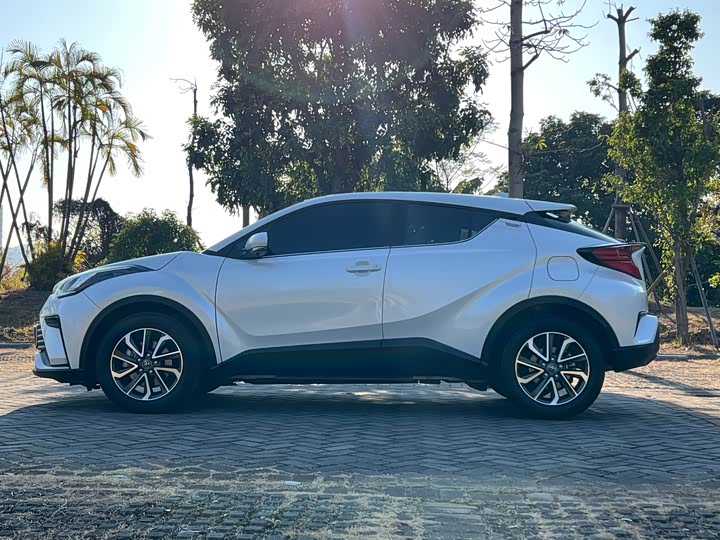 Фото 8 - Toyota Izoa