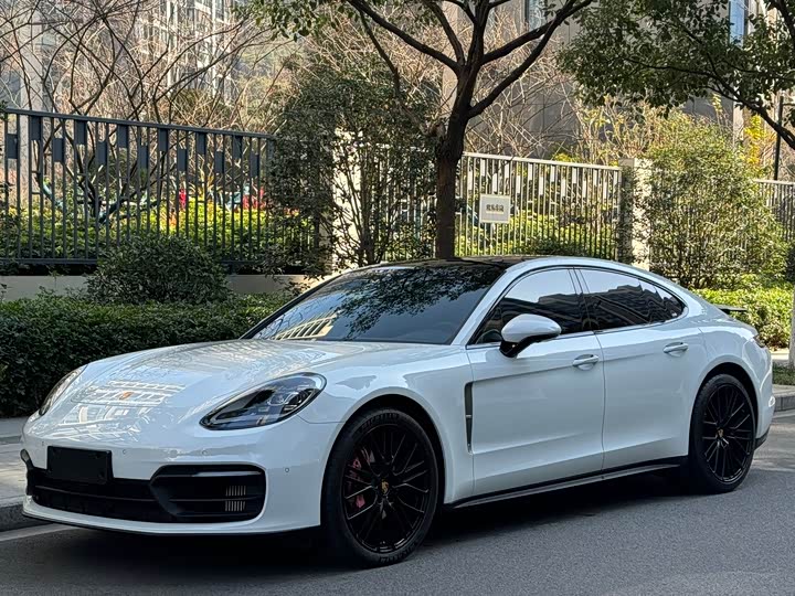 Фото 1 - Porsche Panamera