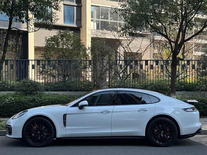 Фото 3 - Porsche Panamera