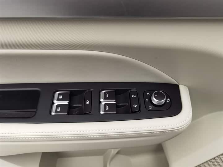 Фото 9 - Geely Icon