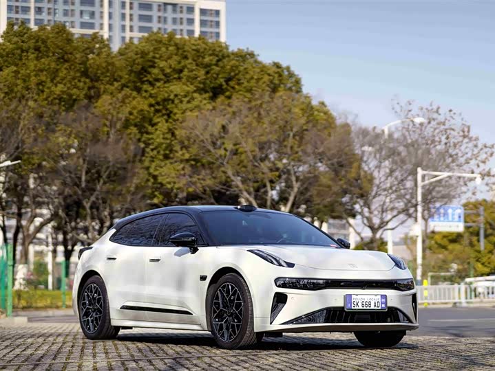 Фото 3 - Zeekr 001