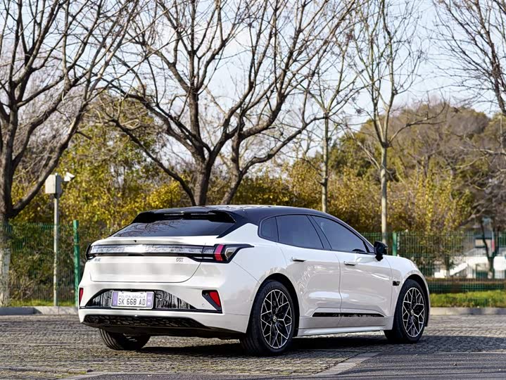 Фото 4 - Zeekr 001