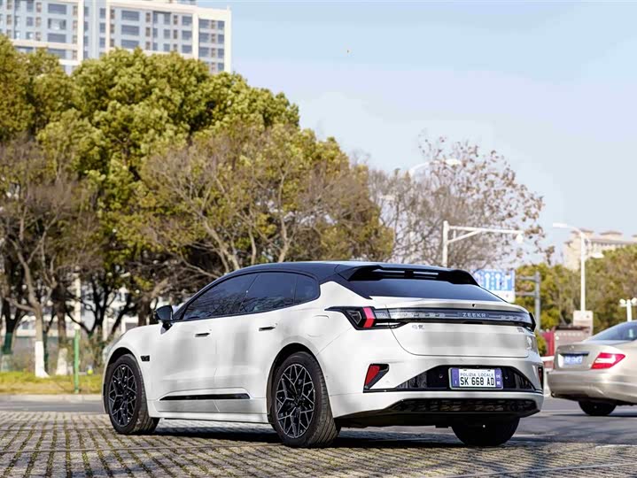 Фото 6 - Zeekr 001