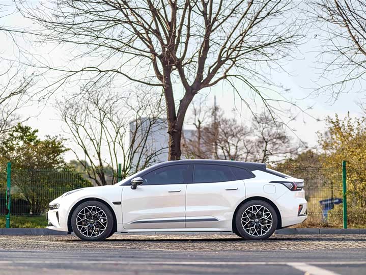 Фото 7 - Zeekr 001