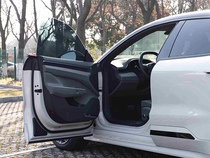 Фото 8 - Zeekr 001