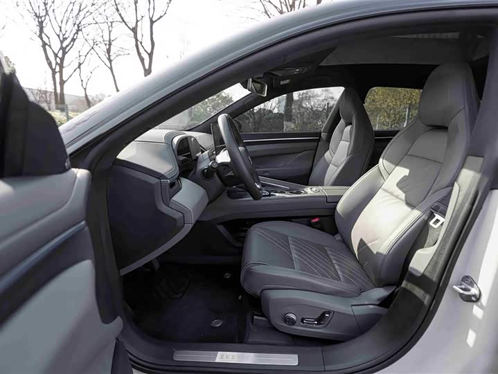 Фото 9 - Zeekr 001