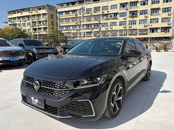 Фото 1 - Volkswagen Passat