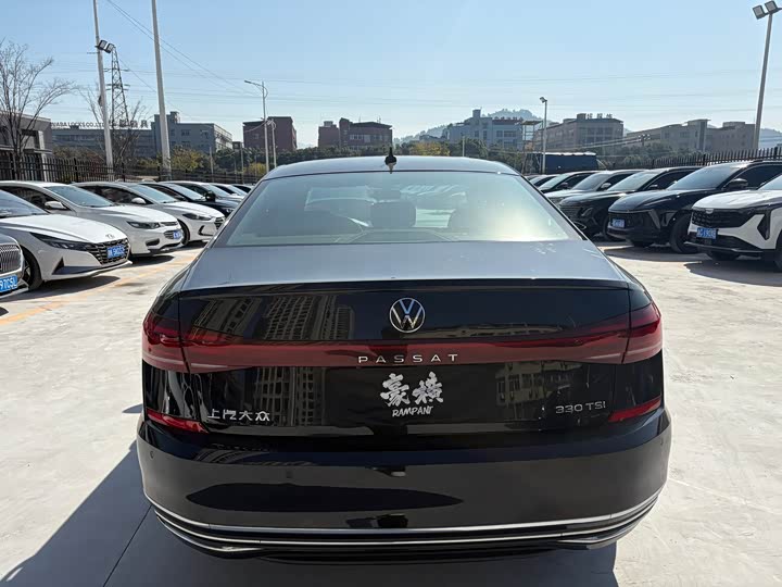 Фото 7 - Volkswagen Passat