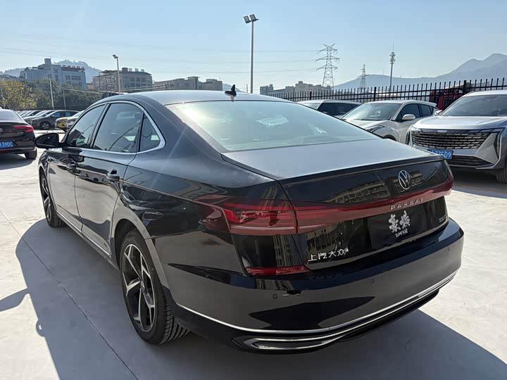 Фото 8 - Volkswagen Passat