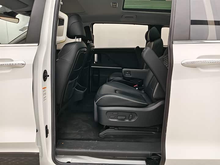 Фото 9 - Hyundai Custo