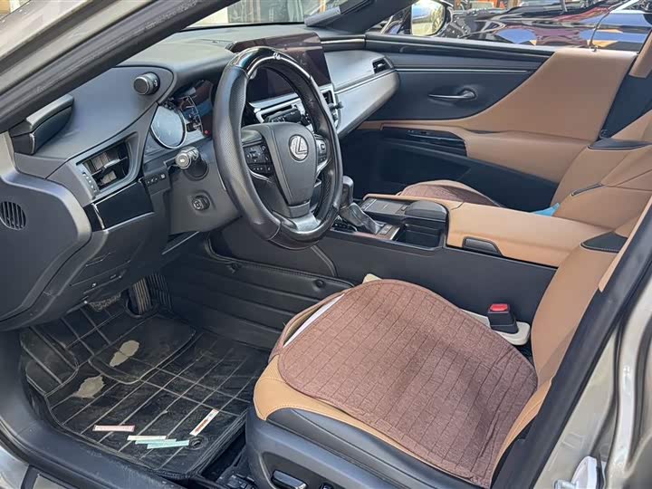 Фото 2 - Lexus ES