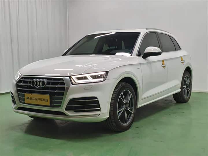 Фото 1 - Audi Q5L