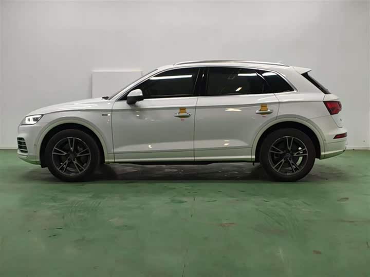 Фото 5 - Audi Q5L