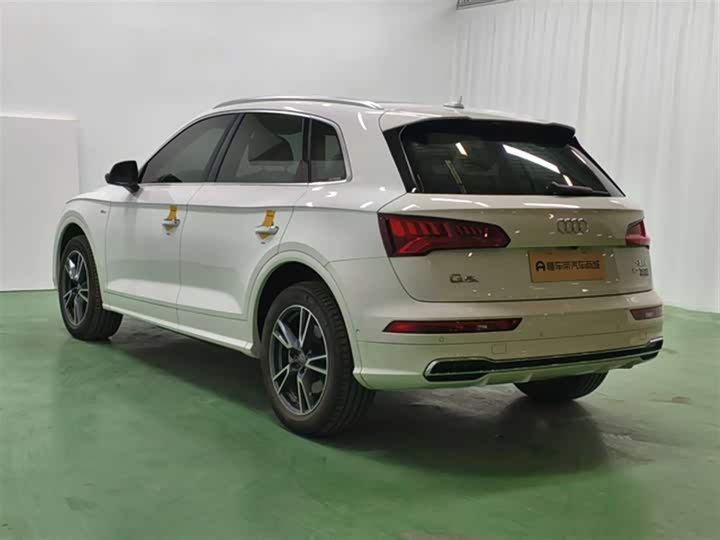 Фото 6 - Audi Q5L