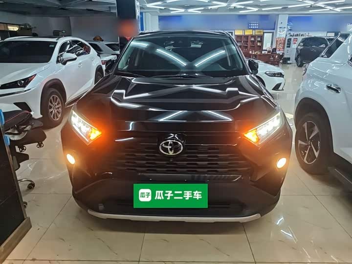 Фото 3 - Toyota RAV4