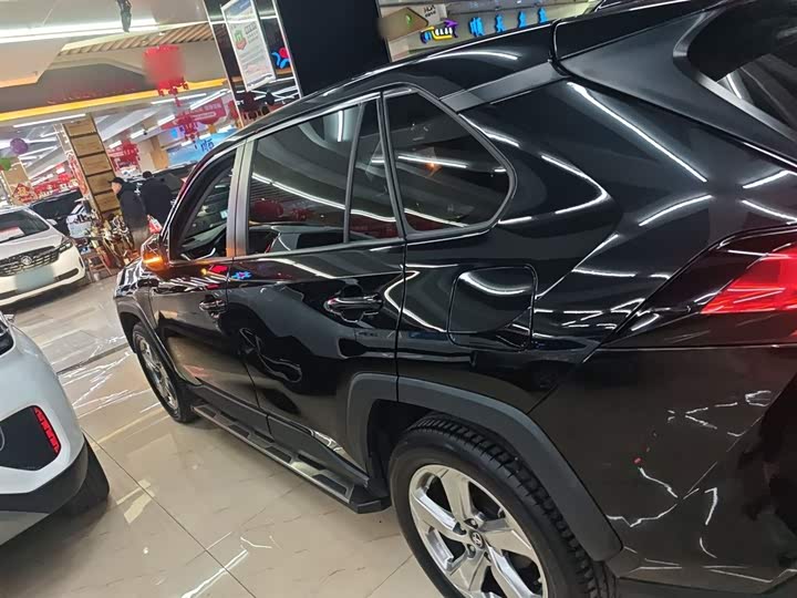 Фото 5 - Toyota RAV4