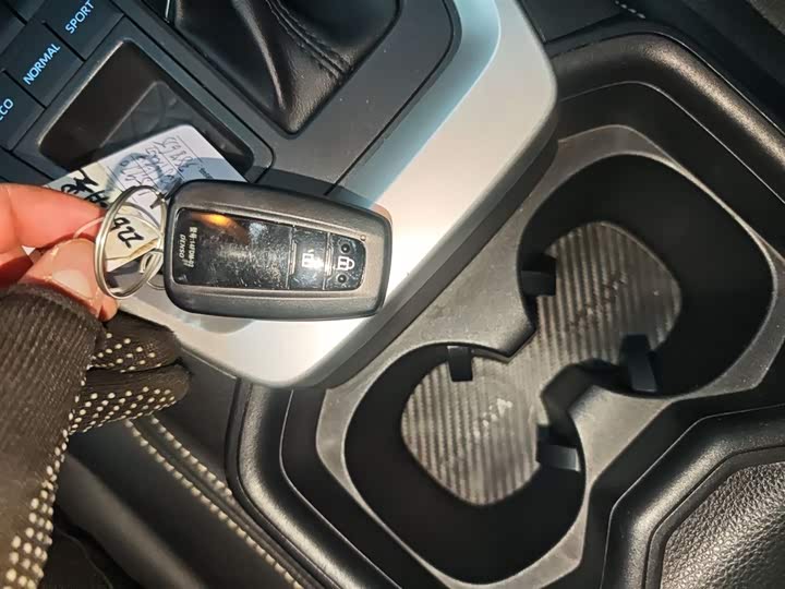 Фото 9 - Toyota RAV4