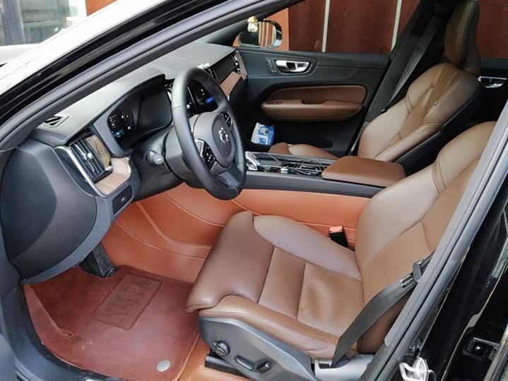 Фото 9 - Volvo XC60