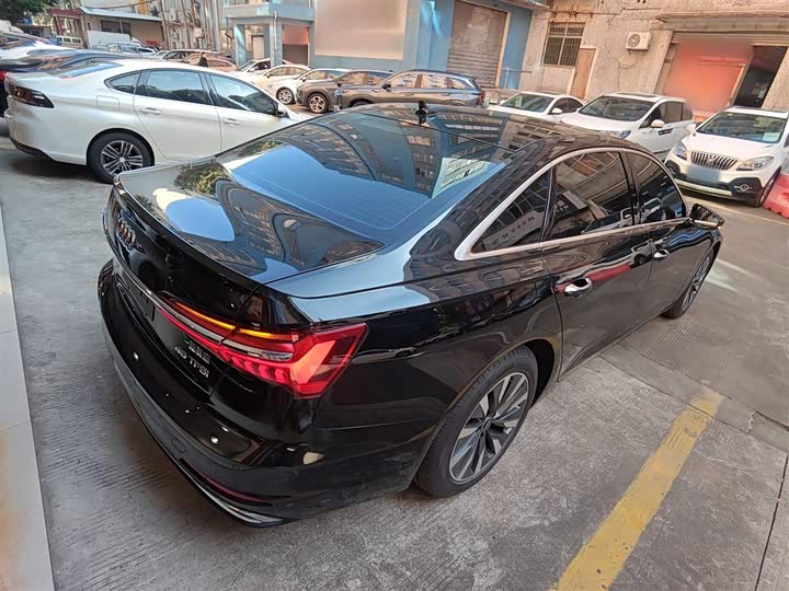 Фото 7 - Audi A6L