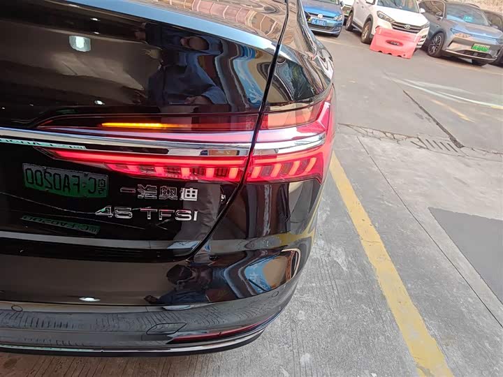 Фото 8 - Audi A6L