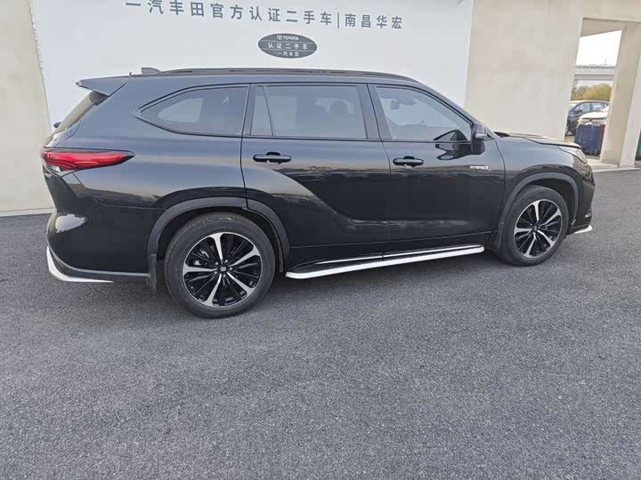 Фото 3 - Toyota Crown Kluger