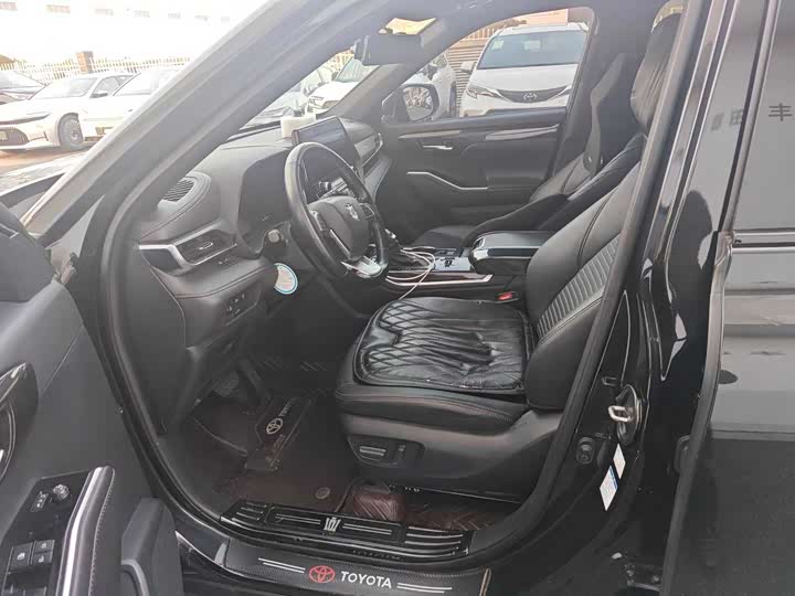 Фото 4 - Toyota Crown Kluger