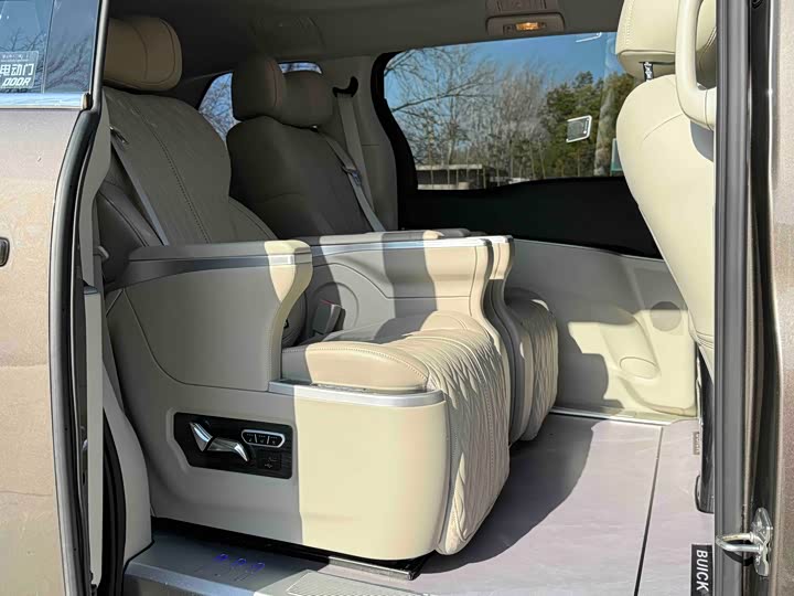 Фото 9 - Buick GL8 ES