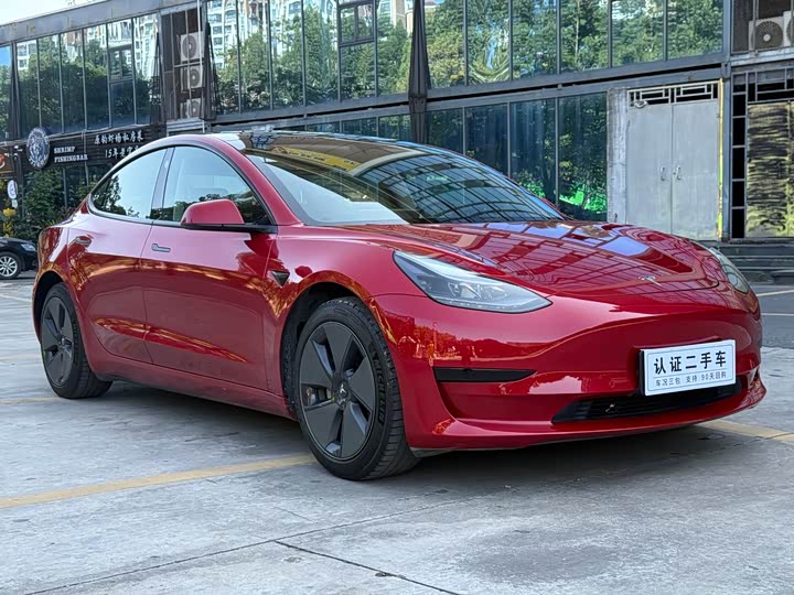 Фото 3 - Tesla Model 3