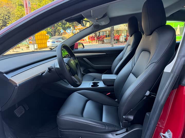 Фото 4 - Tesla Model 3