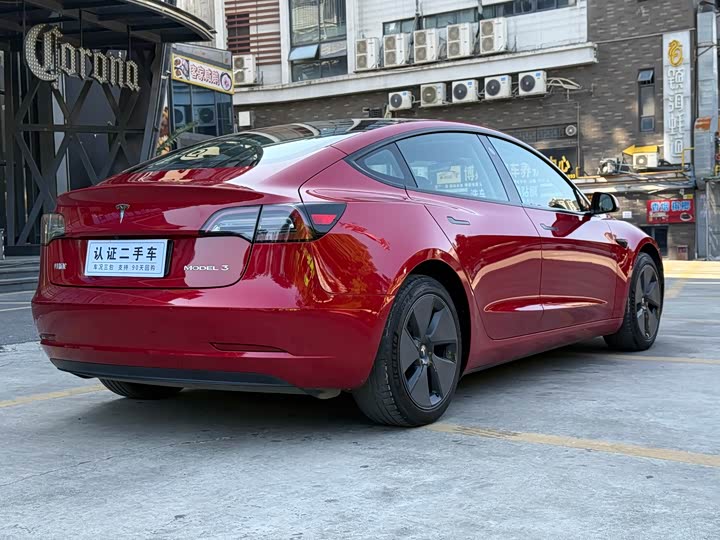 Фото 9 - Tesla Model 3