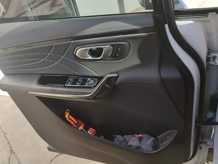 Фото 7 - Maxus G90