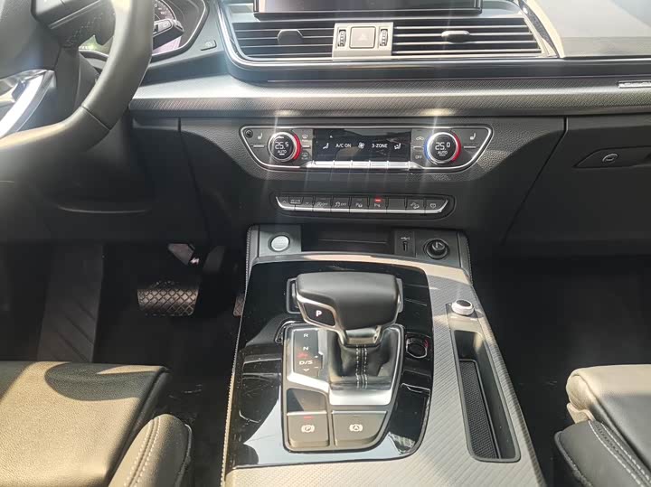 Фото 7 - Audi Q5L