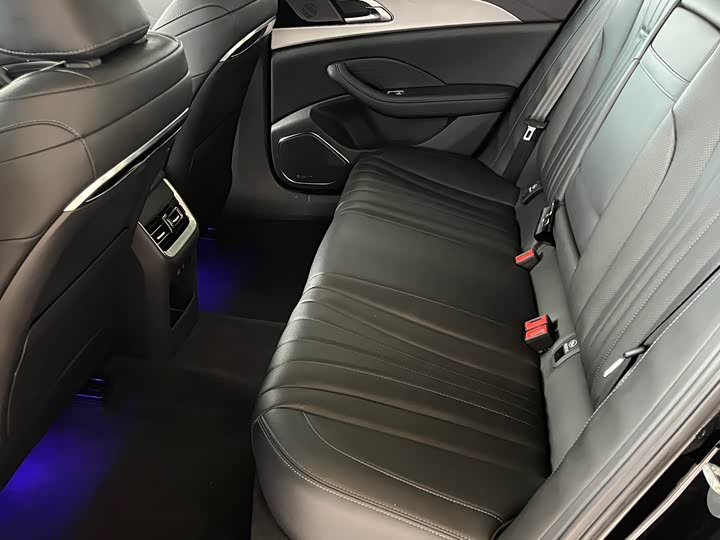 Фото 8 - Hongqi H5