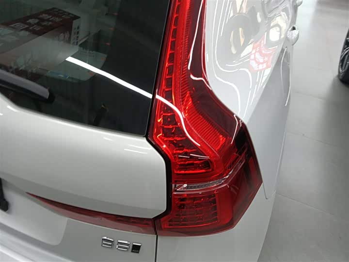 Фото 8 - Volvo XC60